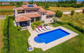Gorgeous Home In Vodnjan With Kitchen